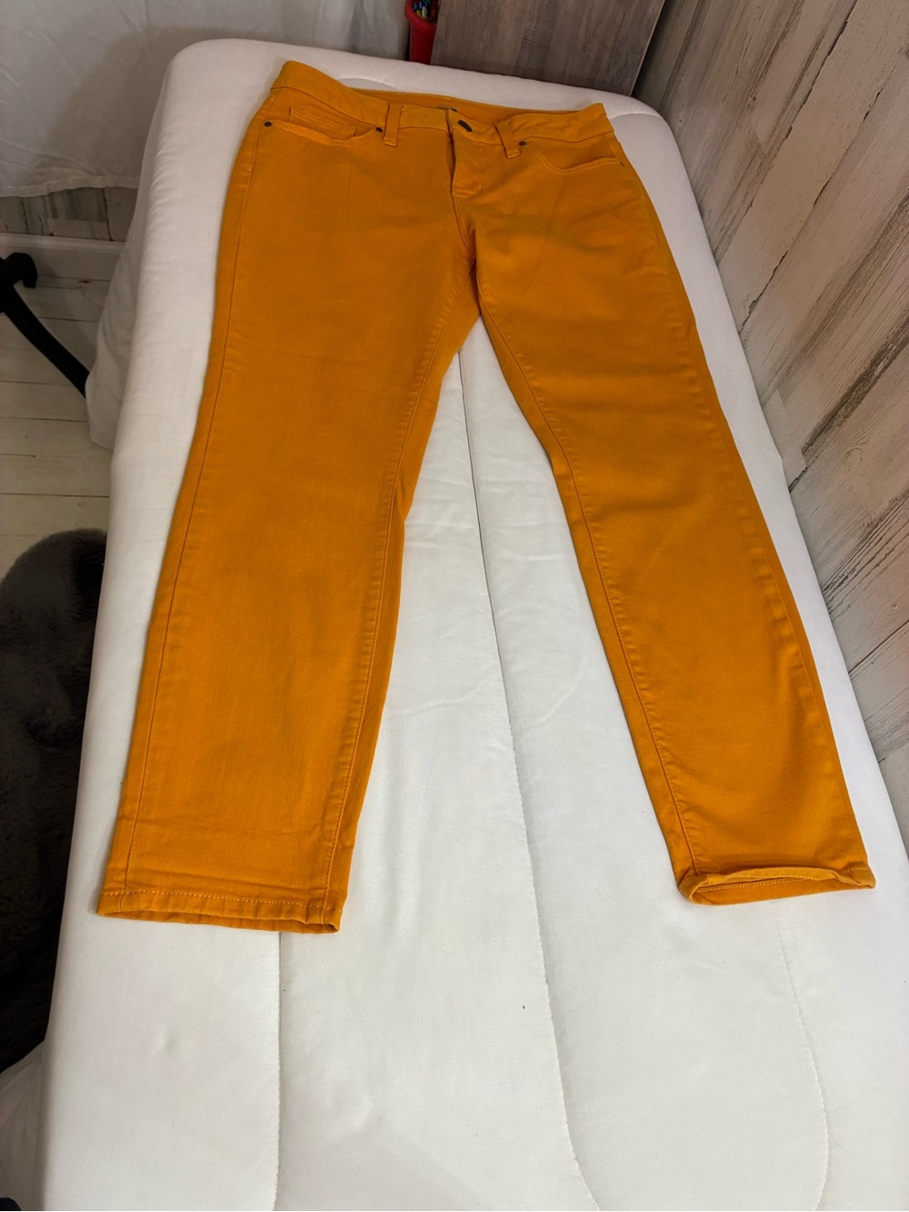 a.n.a mustard yellow Skinny Stretch Jeans Women’s Sz 10